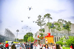 Những hình ảnh ấn tượng về biên đội máy bay tập luyện diễu binh vào Quảng trường Ba Đình 