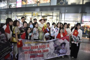 Khán giả nồng nhiệt chào đón ca sĩ Đức Phúc, quán quân Intervision trở về