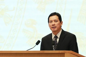 'Làm bảo vệ, trồng hoa, quét rác' để giữ gìn không gian mạng