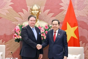 Chủ tịch Quốc hội tiếp các Đại sứ Campuchia, Mỹ và Philippines chào từ biệt