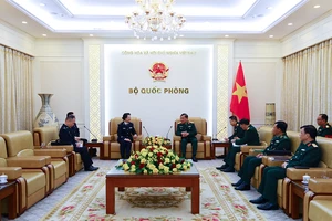 Thượng tướng Hoàng Xuân Chiến tiếp Tham tán Cảnh vụ Trung Quốc