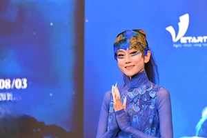 'Chim công làng múa' Dương Lệ Bình đưa 'Khổng Tước' đến Việt Nam