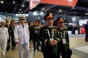 Đoàn đại biểu Bộ Quốc phòng dự Triển lãm Hàng không Singapore