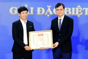 Trao giải cuộc thi sáng tác logo Đại hội Đoàn XIII, phát động thi tranh cổ động