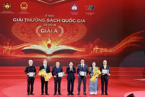 'Lịch sử Việt Nam bằng hình' đoạt Giải thưởng Sách Quốc gia lần thứ VIII