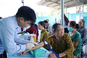 Khám bệnh, tầm soát miễn phí cho hơn 2.000 người dân TP.HCM
