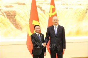 Thường trực Ban Bí thư Trần Cẩm Tú hội đàm với Ủy viên Thường vụ Bộ Chính trị Đảng Cộng sản Trung Quốc