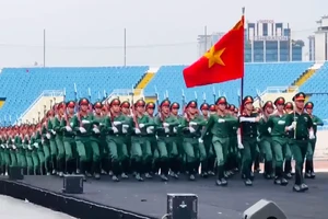 Clip hơn 1.000 cán bộ, chiến sĩ tập luyện cho phân cảnh tại 'Âm vang Tổ quốc 2026'