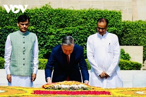 Tổng Bí thư, Chủ tịch nước Tô Lâm đặt vòng hoa tại Khu tưởng niệm Mahatma Gandhi