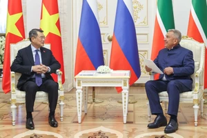 Thủ tướng Lê Minh Hưng gặp Người đứng đầu Cộng hòa Tatarstan