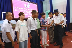 Cựu binh Trường Sa hội ngộ trao Kỷ niệm chương “Vì sự nghiệp bảo vệ biển đảo”