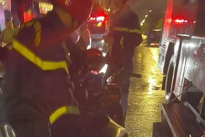 Cứu kịp thời người đàn ông rớt cống