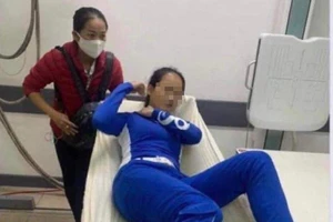 Một doanh nhân vung gậy đánh nữ nhân viên trên sân golf nhập viện 