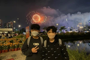 Chùm ảnh: Người dân cả nước nô nức đón chào năm mới