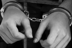 Truy tố ông già 86 tuổi hiếp dâm bé gái 6 tuổi