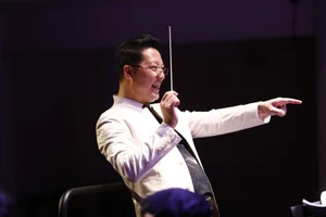 Nhạc trưởng Lê Phi Phi trở lại trong hai đêm 'Rock Symphony Vol.3'