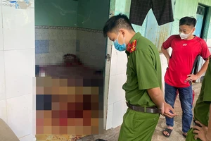 Người đàn ông tử vong trong phòng trọ, bên cạnh là con dao