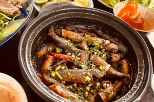 Về miền Tây thưởng thức đặc sản cá chốt kho tộ
