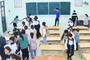 Vụ cô giáo bị học sinh nhốt, ném dép: Trẻ em ác độc do đâu? 