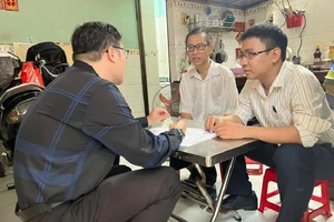 TP.HCM còn lại 8.410 hộ nghèo, 14.498 hộ cận nghèo, hoàn thành vượt mức chỉ tiêu Nghị quyết Đại hội đại biểu Đảng bộ thành phố trước thời hạn 2 năm. Ảnh: QUỐC HƯƠNG. 