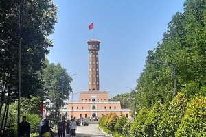  Về Cà Mau ngắm nhìn cột cờ Hà Nội