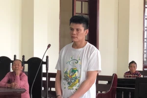 Cha chém con trai vì tự ý thay đổi kết cấu xe còn thách thức