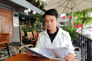 Anh Nguyễn Đức Lộc đã làm nhiều đơn kiến nghị nhưng đến nay vẫn chưa được tuyển dụng theo hệ cử tuyển. Ảnh: LK