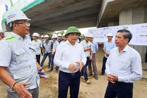 Bộ trưởng Bộ GTVT kiểm tra tiến độ thi công cao tốc Cần Thơ - Cà Mau