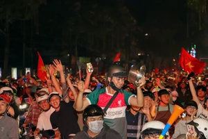 Cổ động viên ở Cần Thơ mừng Việt Nam vô địch AFF Cup 2024