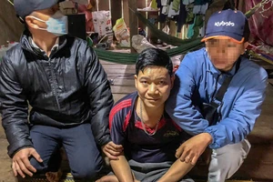 Người đàn ông ở Phú Yên tàng trữ 3 khẩu súng trong nhà