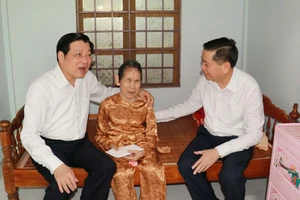 Lãnh đạo Đảng, Nhà nước thăm, tặng quà gia đình chính sách tại Quảng Trị