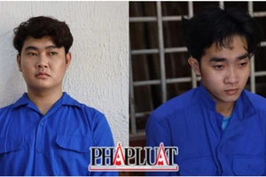 Đánh người, tiện tay 'quơ' luôn 2 cái điện thoại