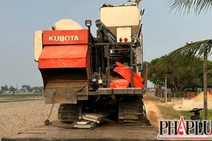 Triệt phá đường dây buôn lậu máy cày, máy gặt