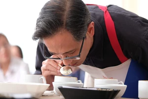 Quốc kỳ Việt Nam trên bao bì cà phê bày bán tại 600 cửa hàng ở Nhật Bản