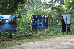 Vẽ tranh bằng cà phê tại triển lãm Dalat Rendezvous season 7