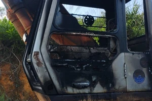 Điều tra vụ 2 chiếc máy xúc nghi bị đốt