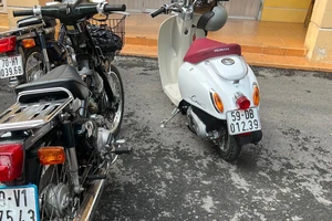 Bắt nhóm vận chuyển xe máy lậu từ Campuchia về Việt Nam