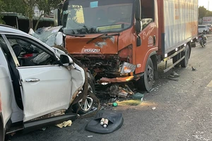 Ô tô đấu đầu xe tải làm 3 người chết