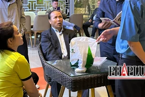 2 vợ chồng 'tống tiền' cán bộ địa chính xã 500 triệu đồng bị bắt