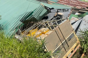 Xe tải mất lái lao vào sập nhà dân ở Đà Lạt 