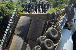 Sập cầu Tà Năng 2 ở Lâm Đồng khi xe bồn chạy qua