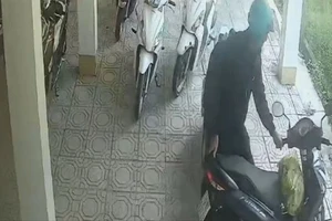 Vào Trung tâm Y tế huyện lấy trộm xe máy