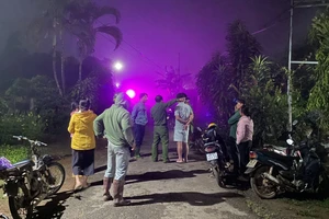 Hơn 100 người xuyên đêm tìm kiếm bé gái 9 tuổi ở Di Linh