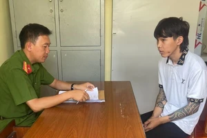 Bị công an bắt quả tang khi đang đi thu tiền cho vay lãi nặng