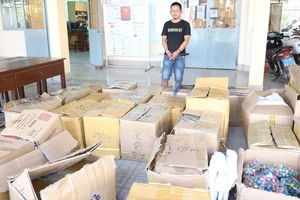 Xe tải chở hơn 1 tấn pháo lậu từ biên giới về Bình Dương thì bị bắt