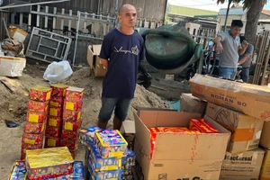 Giấu gần 300kg pháo nổ trong nhà để bán dần thì bị bắt