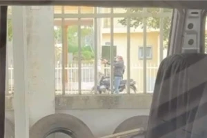 Kẻ cướp ngân hàng ở Lâm Đồng nổ súng khi bỏ chạy