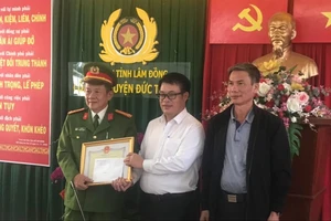 Khen thưởng lực lượng truy bắt kẻ cướp ngân hàng ở Lâm Đồng