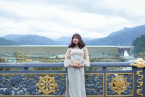 Người dân thị trấn cổ D’Ran viếng chùa cổ đầu năm