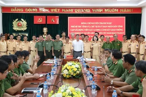 Chủ tịch tỉnh Tây Ninh động viên CSGT làm nhiệm vụ xuyên tết